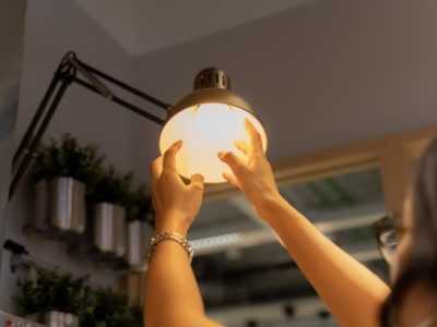 Alternatywne oświetlenie do domu: jaka lampa może zastąpić naturalne światło dzienne w mieszkaniu?