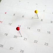 Czy tradycyjne kalendarze są nadal popularne i dlaczego warto ich używać?